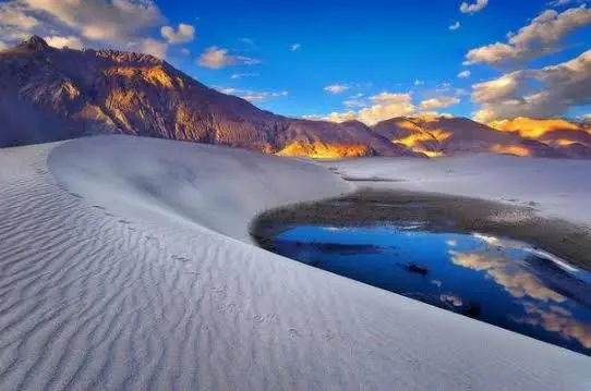 Cold Desert Skardu sits at 2,226 m near the airport. See when snow covers the dunes, how to get there and what to wear. Get the 2026-27 visitor guide.