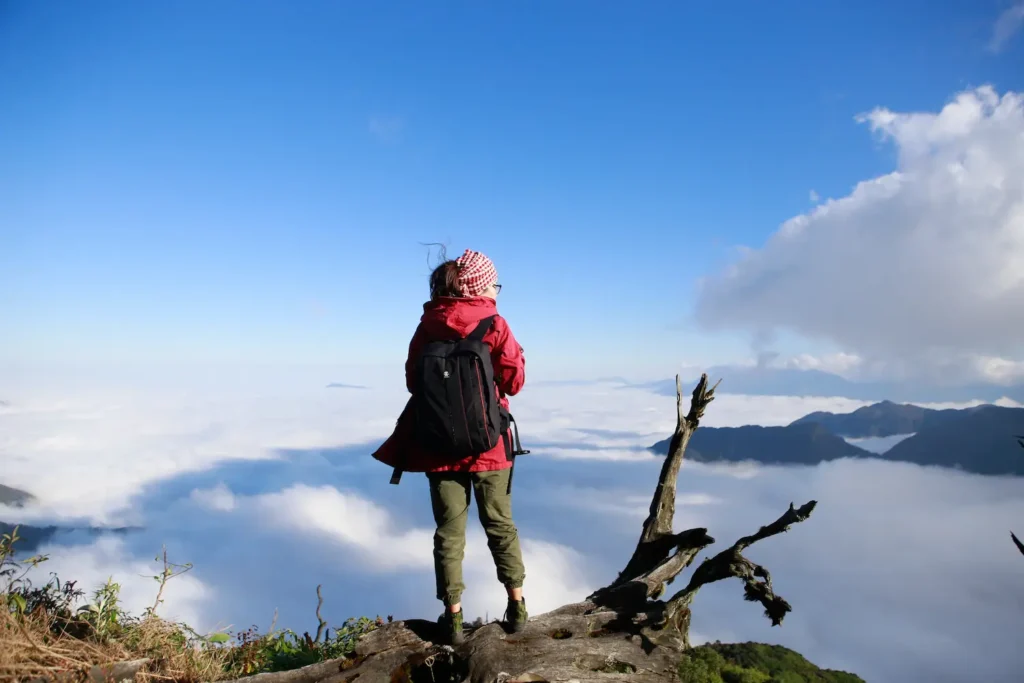 solo-female-trekking