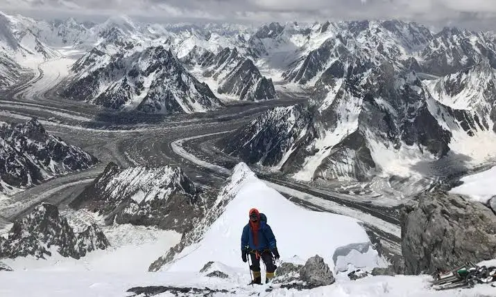 How to reach Askole from Skardu: jeep route via Shigar and the Braldu gorge, travel time, transport options, road tips and safety advice for 2026-2027.