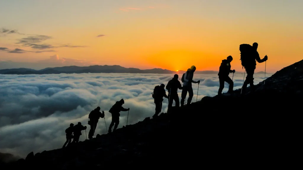 mountain hiking training plan, hiking uphill training, trekking fitness, downhill hiking knees